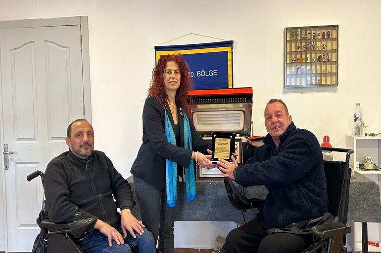 Alevde Cam Atölyemize Değerli Bir Katkı